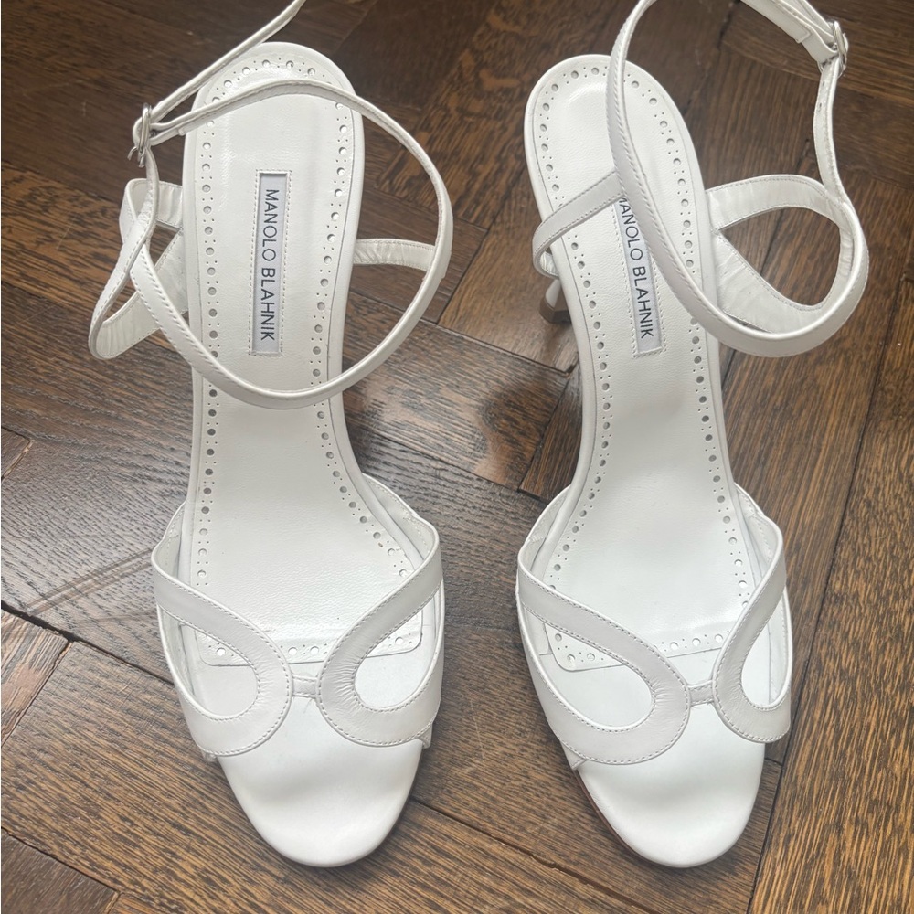 Manolo Blahnik Elfajrsan White Heels 90mm never worn